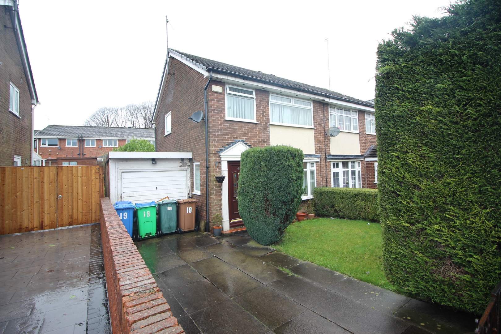 Melbourne Close, Balderstone, Rochdale 3 bed semidetached house £160,000